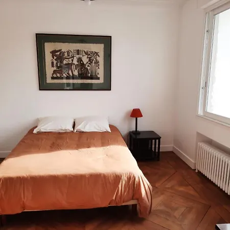Holiday home Loue Maison 10 Couchages A La Rochelle Avec Jardin, Proche